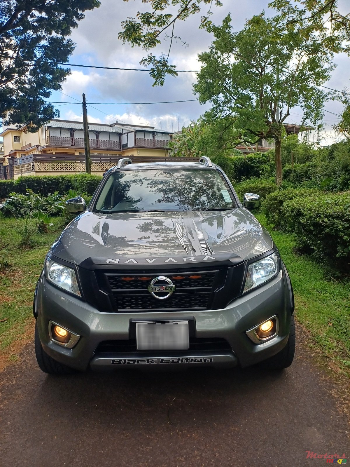 2021' Nissan Navara photo #1