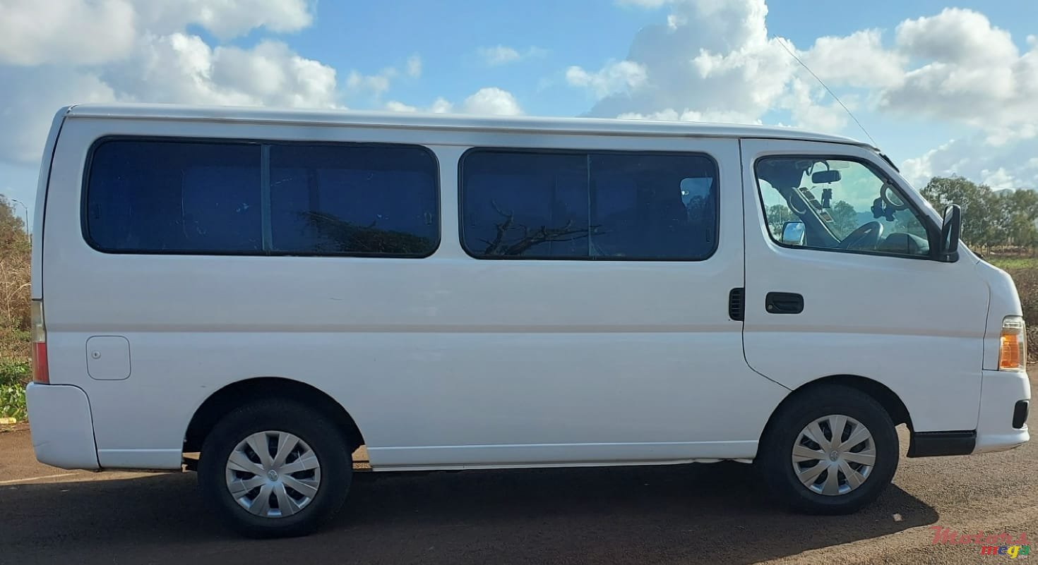 2009' Nissan photo #3