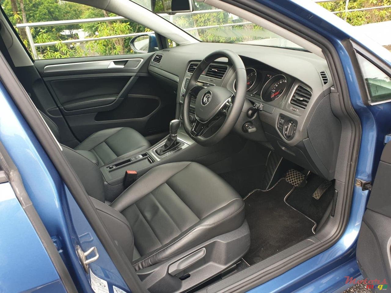 2015' Volkswagen Golf photo #4