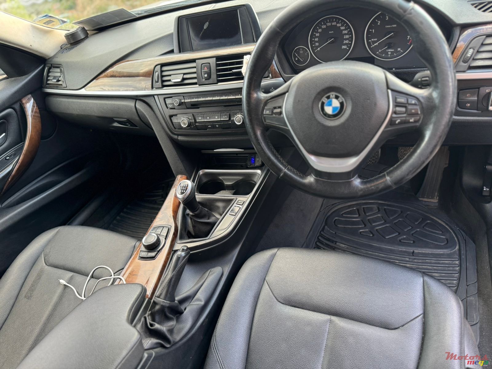 2012' BMW 320 photo #4