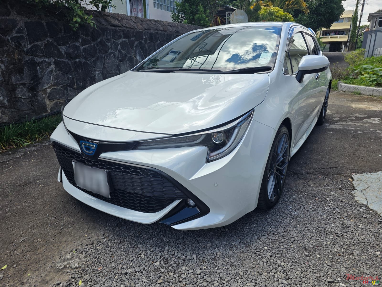 2022' Toyota Corolla GZ photo #2