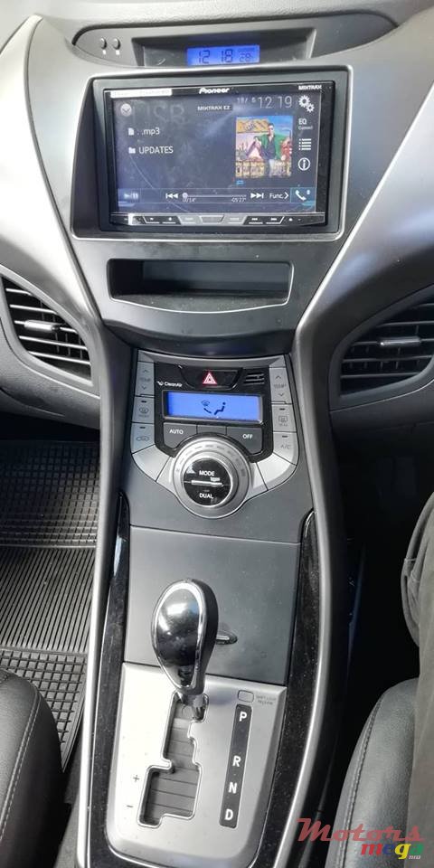 2012' Hyundai Elantra photo #4