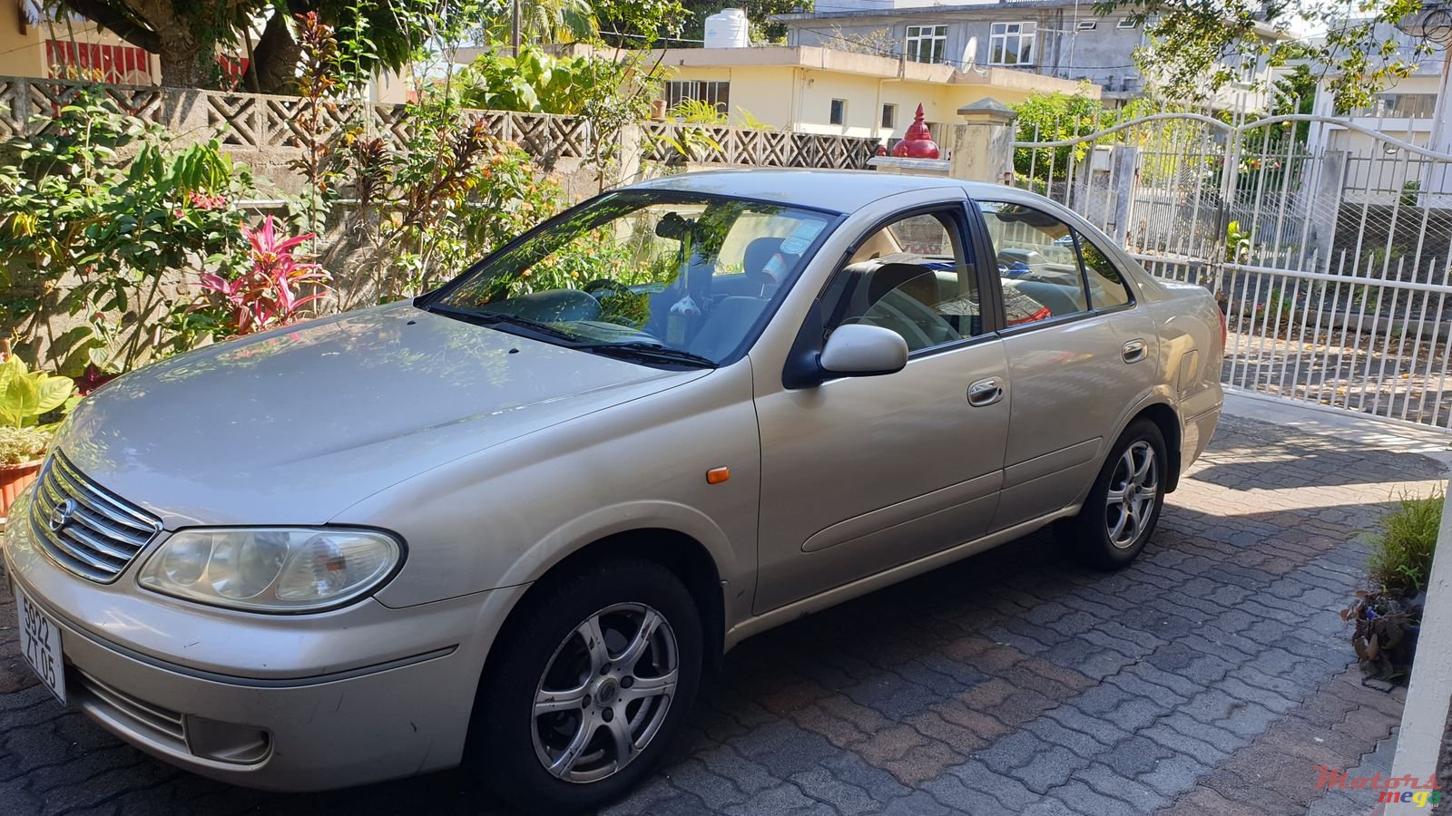 2005' Nissan Sunny photo #1
