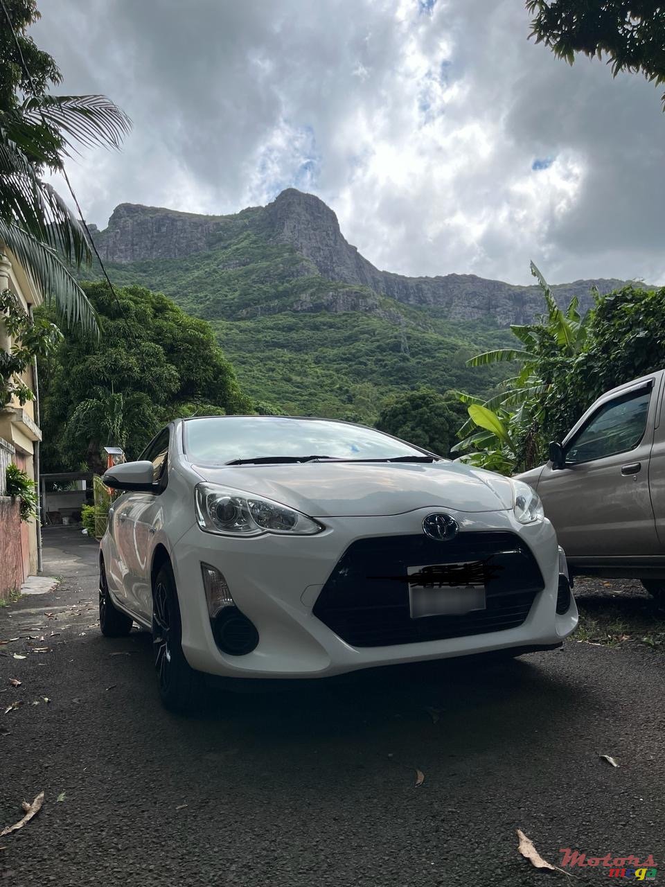 2016' Toyota Aqua photo #3