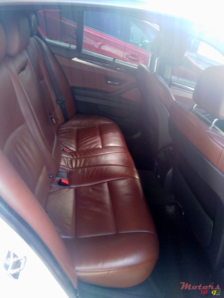 2012' BMW 520 photo #7