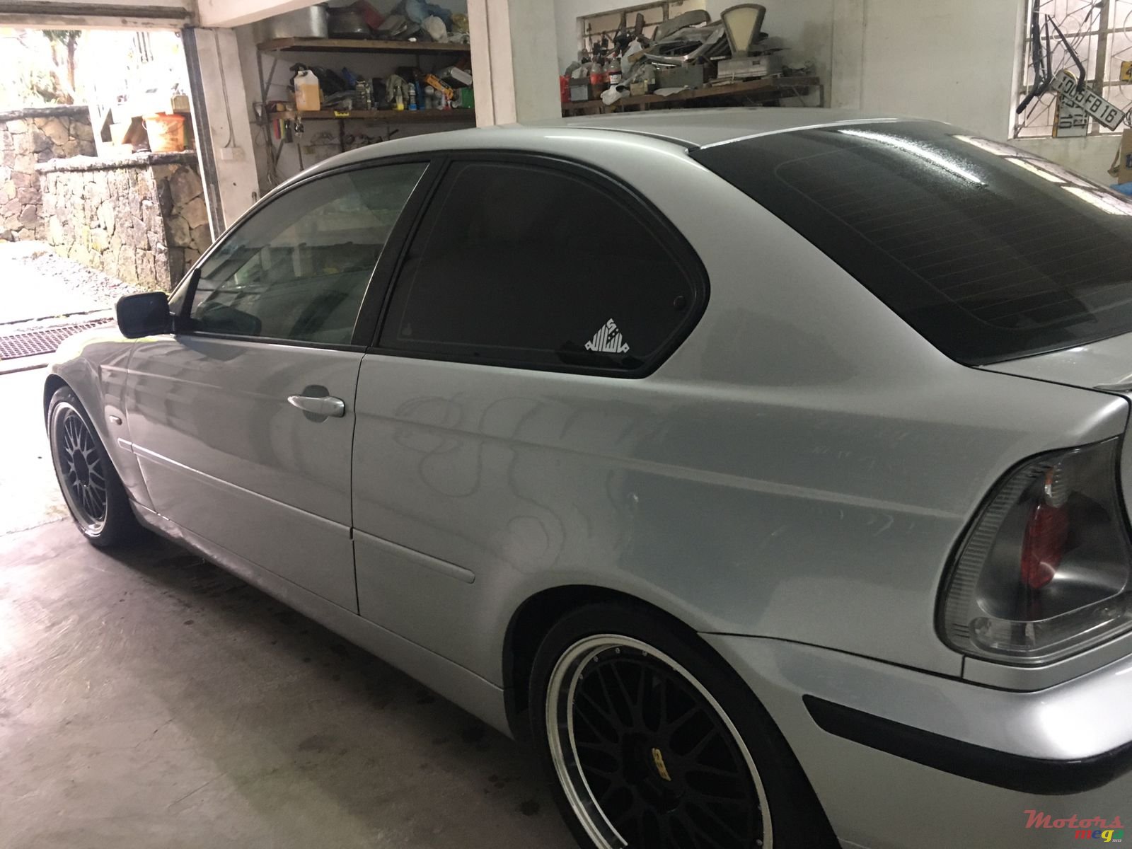 2003' BMW 3 Series Compact photo #3