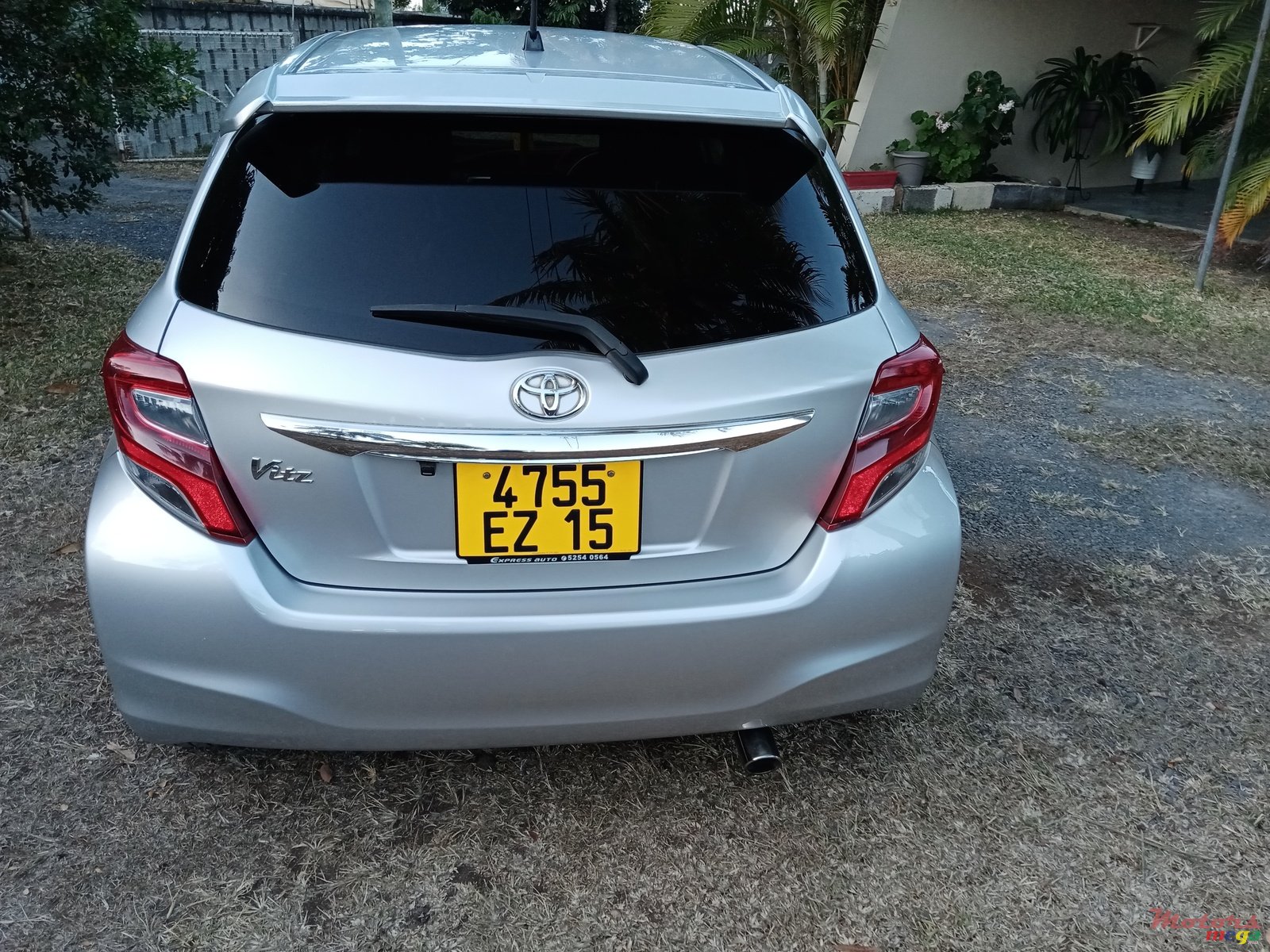 2015' Toyota Vitz photo #5