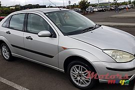 2004' Ford Focus photo #2