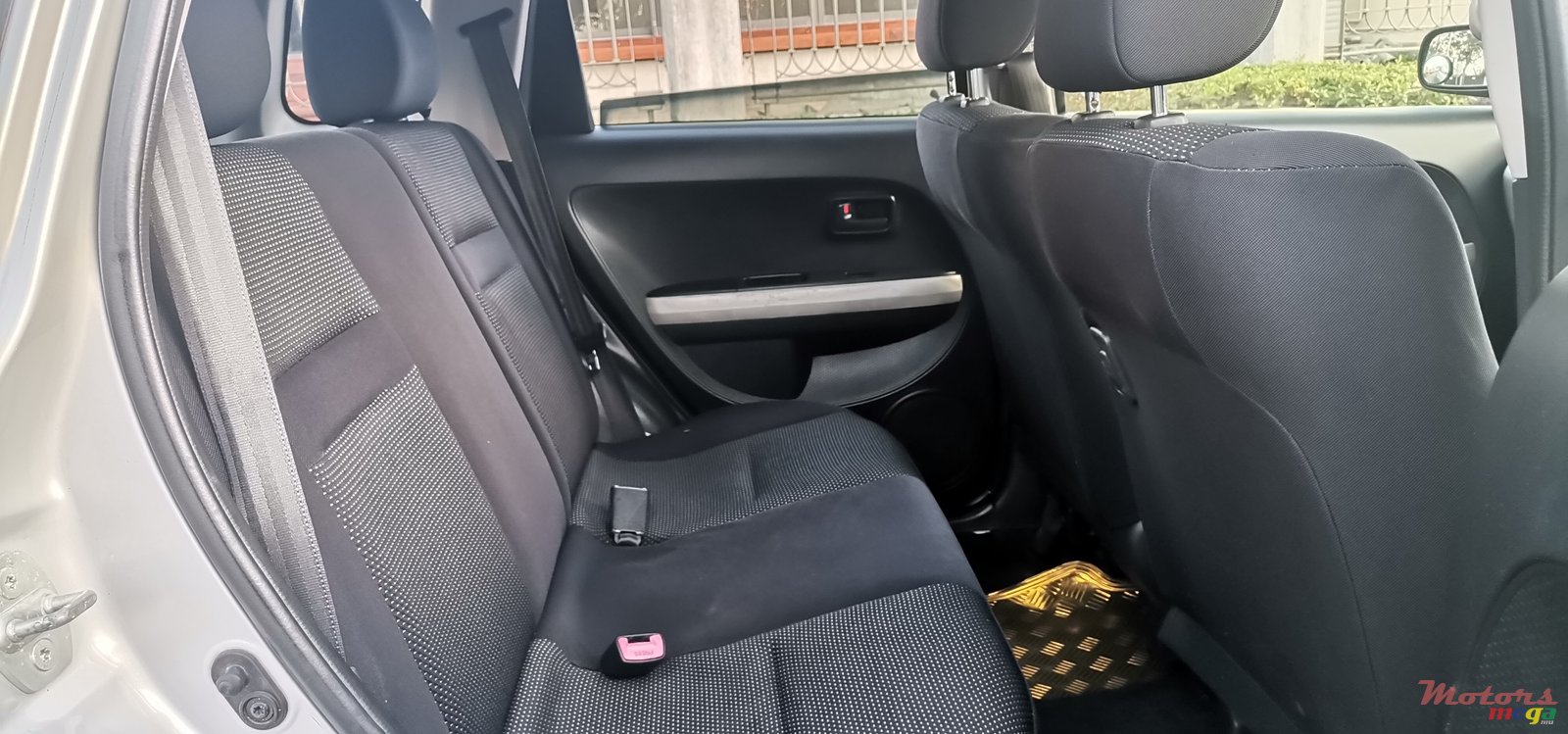 2004' Toyota IST photo #6