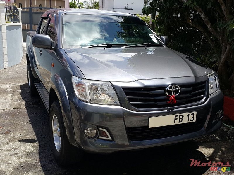 2013' Toyota Hilux photo #1