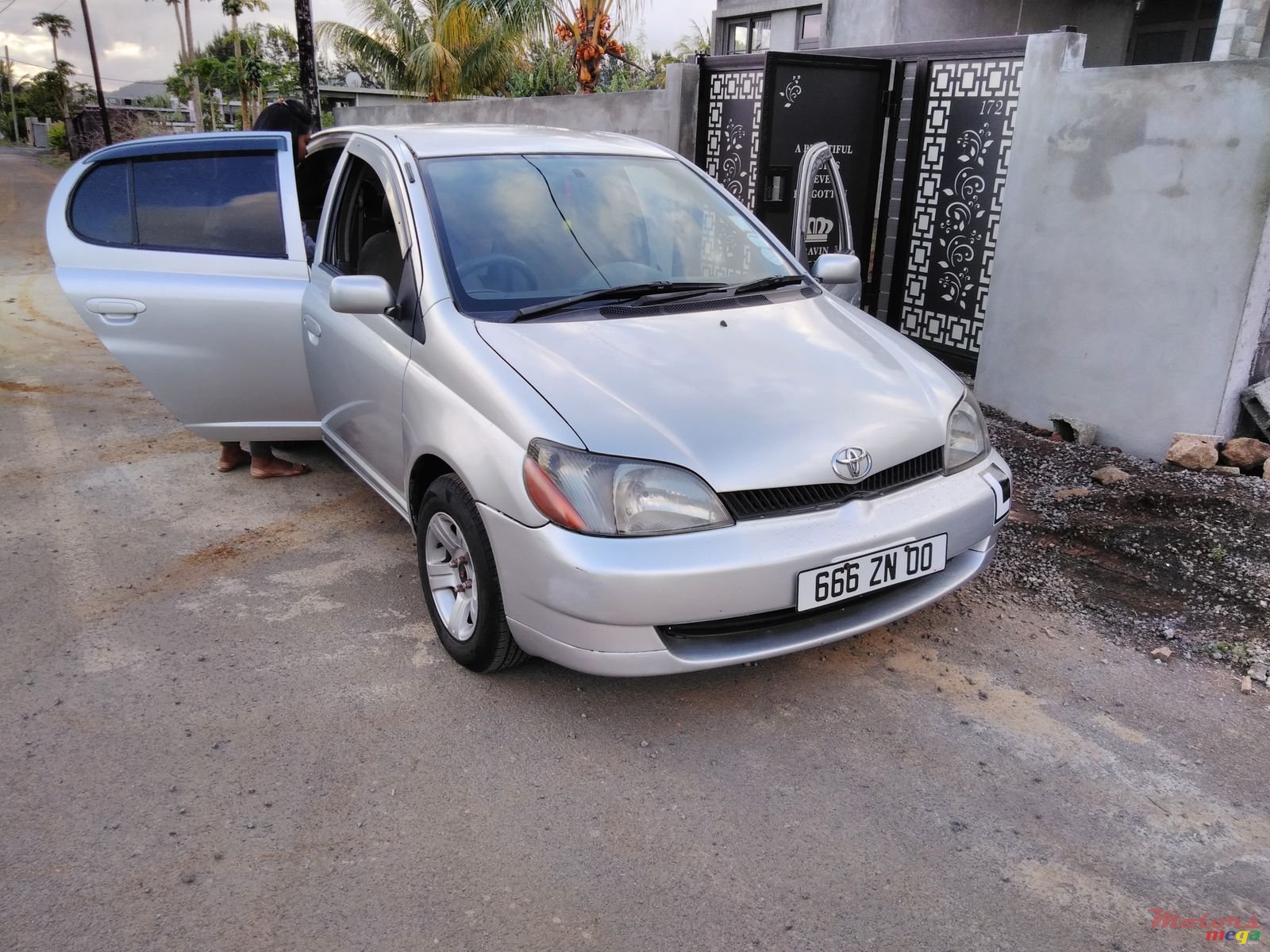 2000' Toyota photo #3