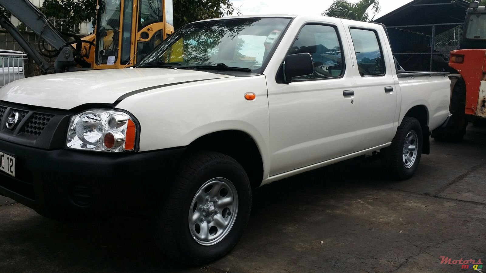 2012' Nissan photo #1