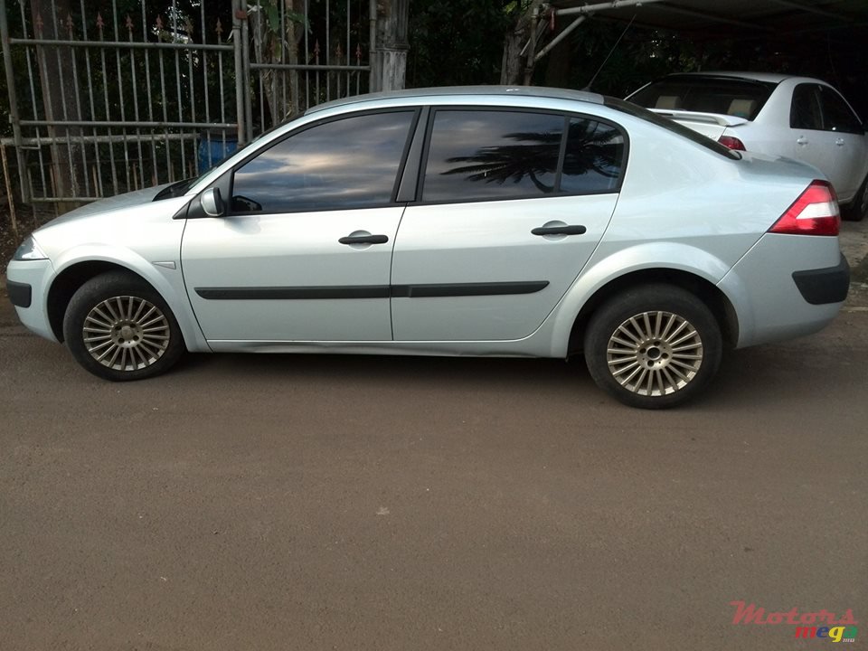 2005' Renault Megane photo #3