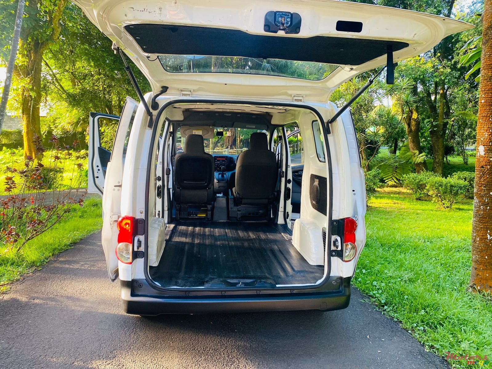 2015' Nissan NV200 photo #4