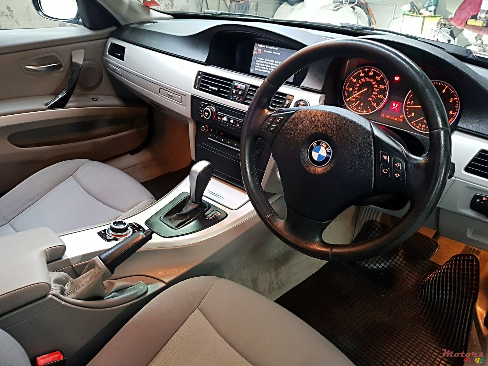 2010' BMW 320 Automatic photo #6