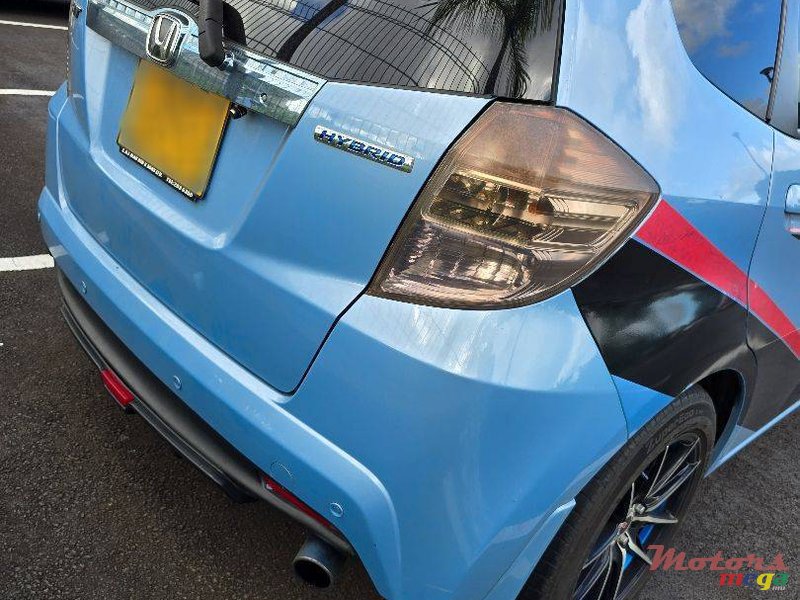 2012' Honda Fit Hybrid photo #2