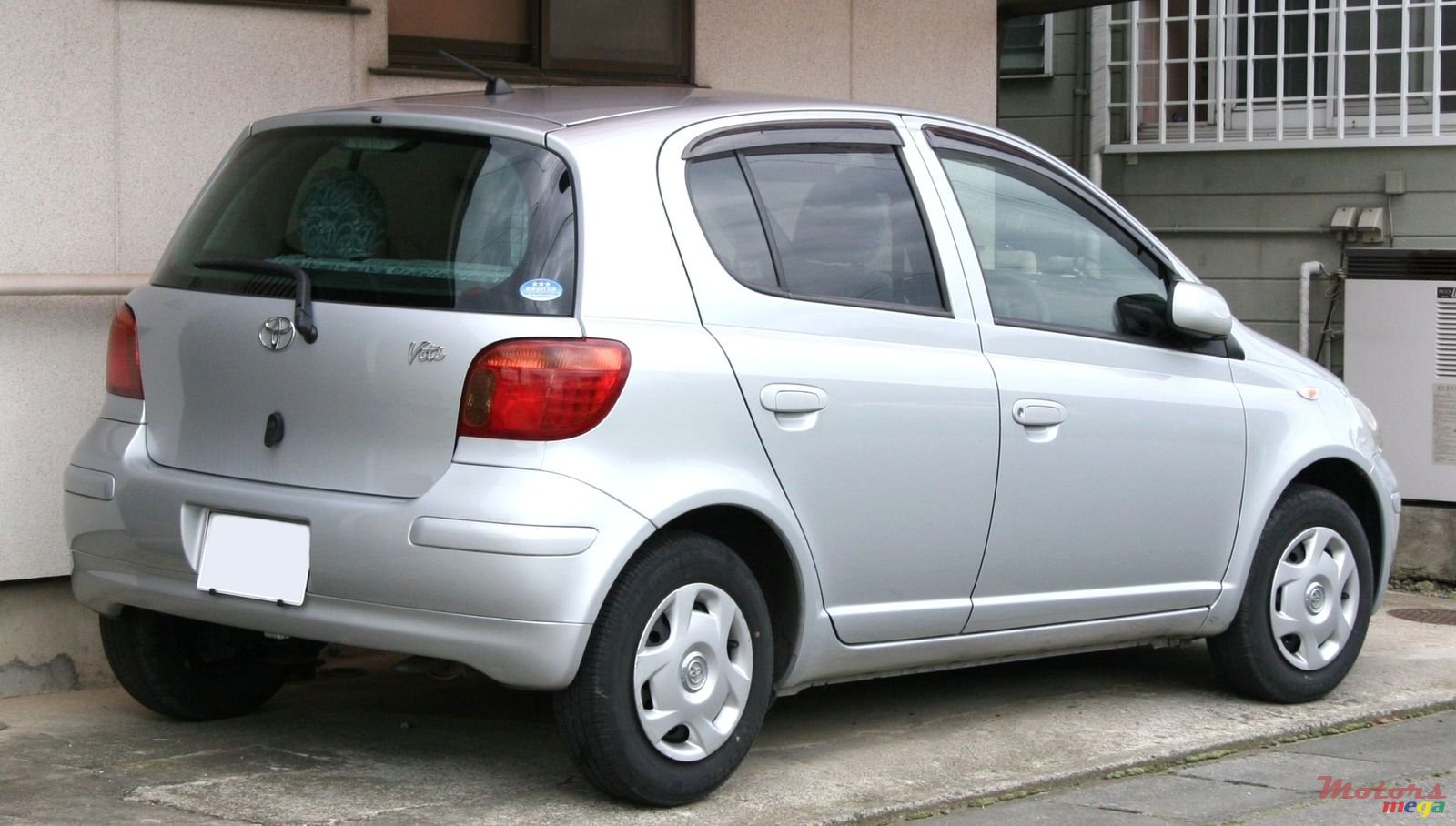 1999' Toyota Vitz photo #1