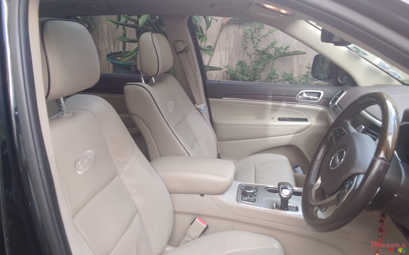 2014' Jeep Grand Cherokee Overland photo #1