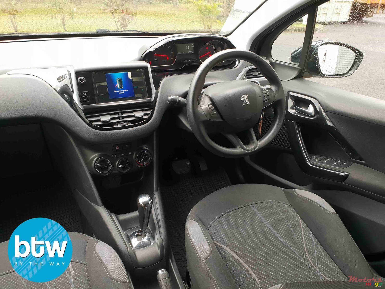 2014' Peugeot 208 photo #4