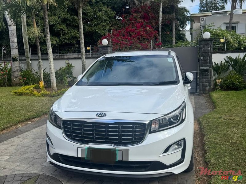 2019' Kia Carnival photo #1