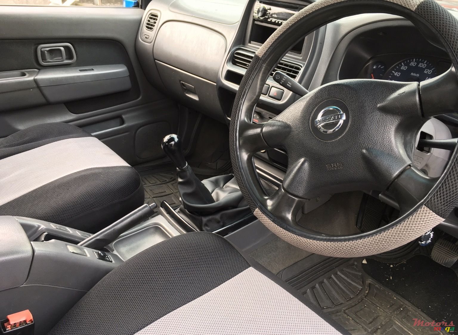 2004' Nissan photo #2