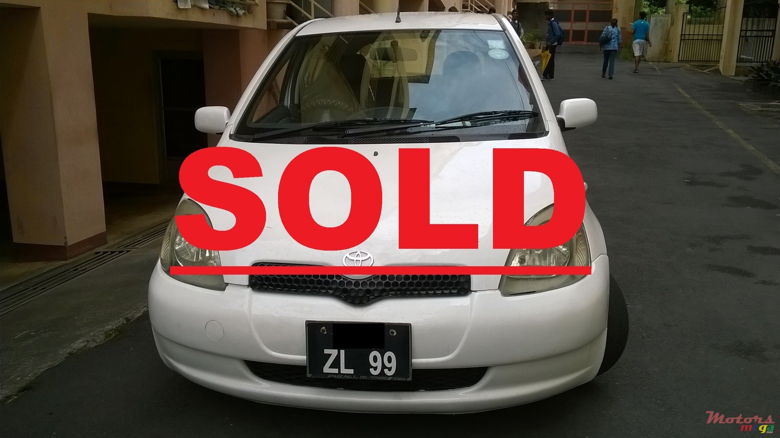 1999' Toyota Vitz  (Rs 3,300 L'enregistrement) photo #1