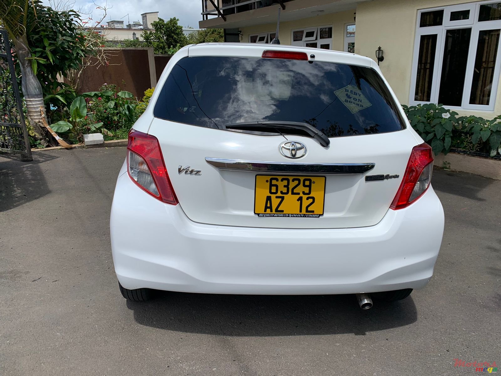 2012' Toyota Vitz photo #4