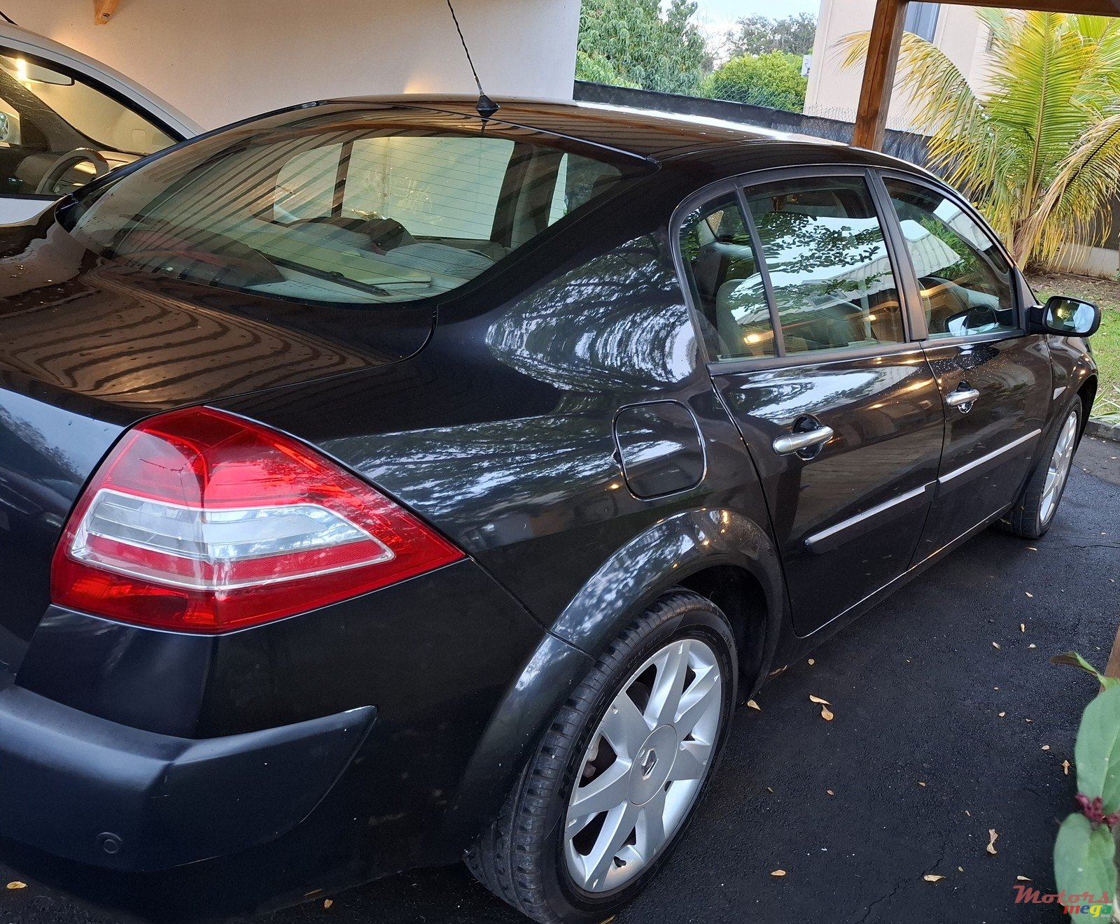 2009' Renault Megane photo #2