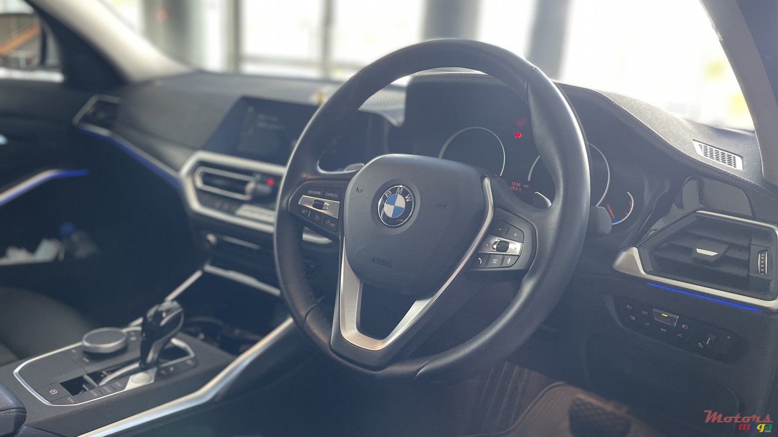 2020' BMW 3 Series photo #3
