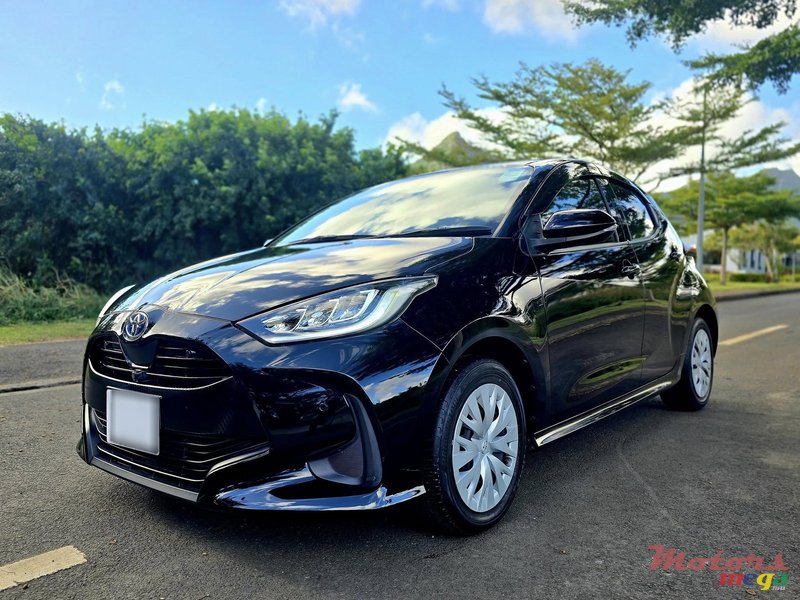 2021' Toyota Yaris photo #2