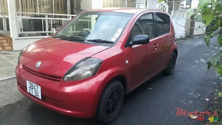 2004' Toyota Land Cruiser photo #2