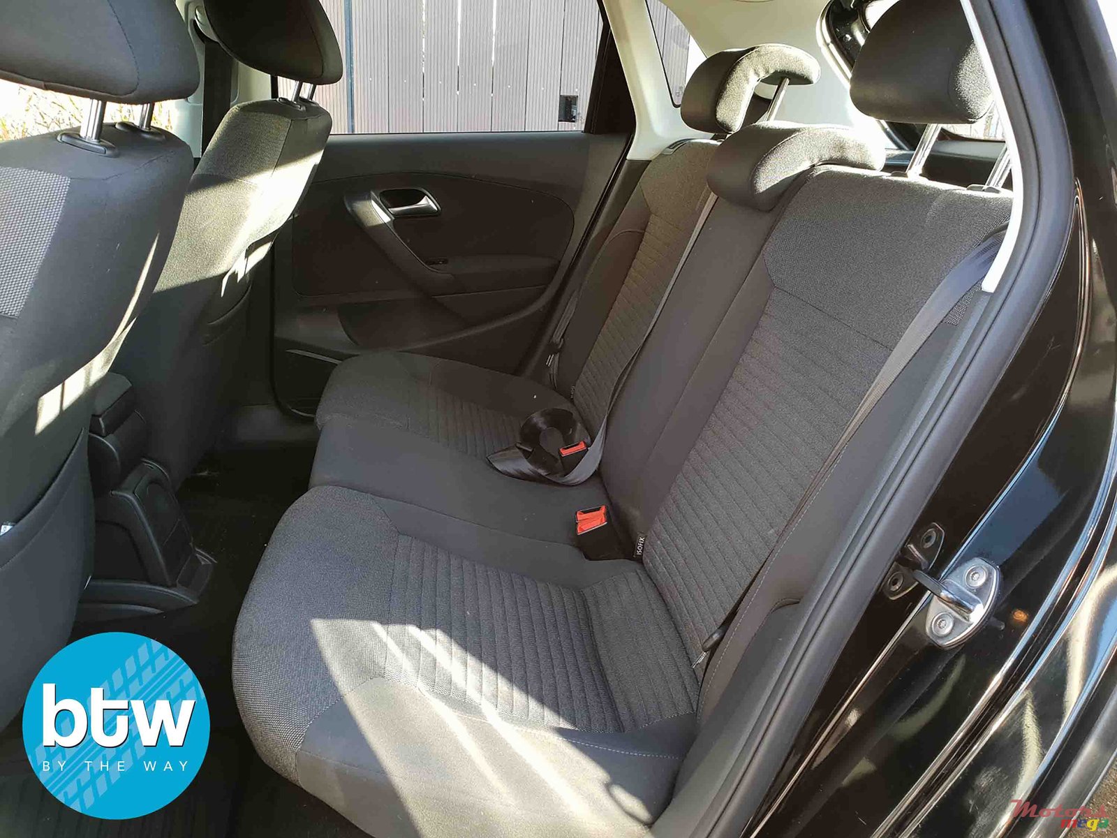 2013' Volkswagen Polo photo #7