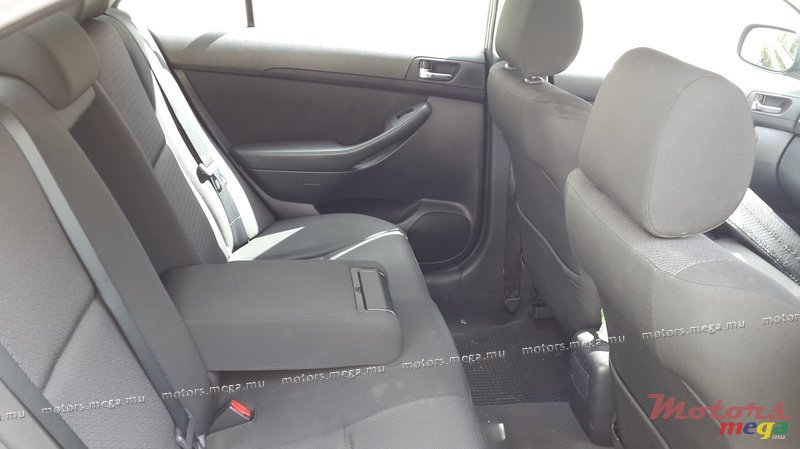 2007' Toyota Avensis photo #6