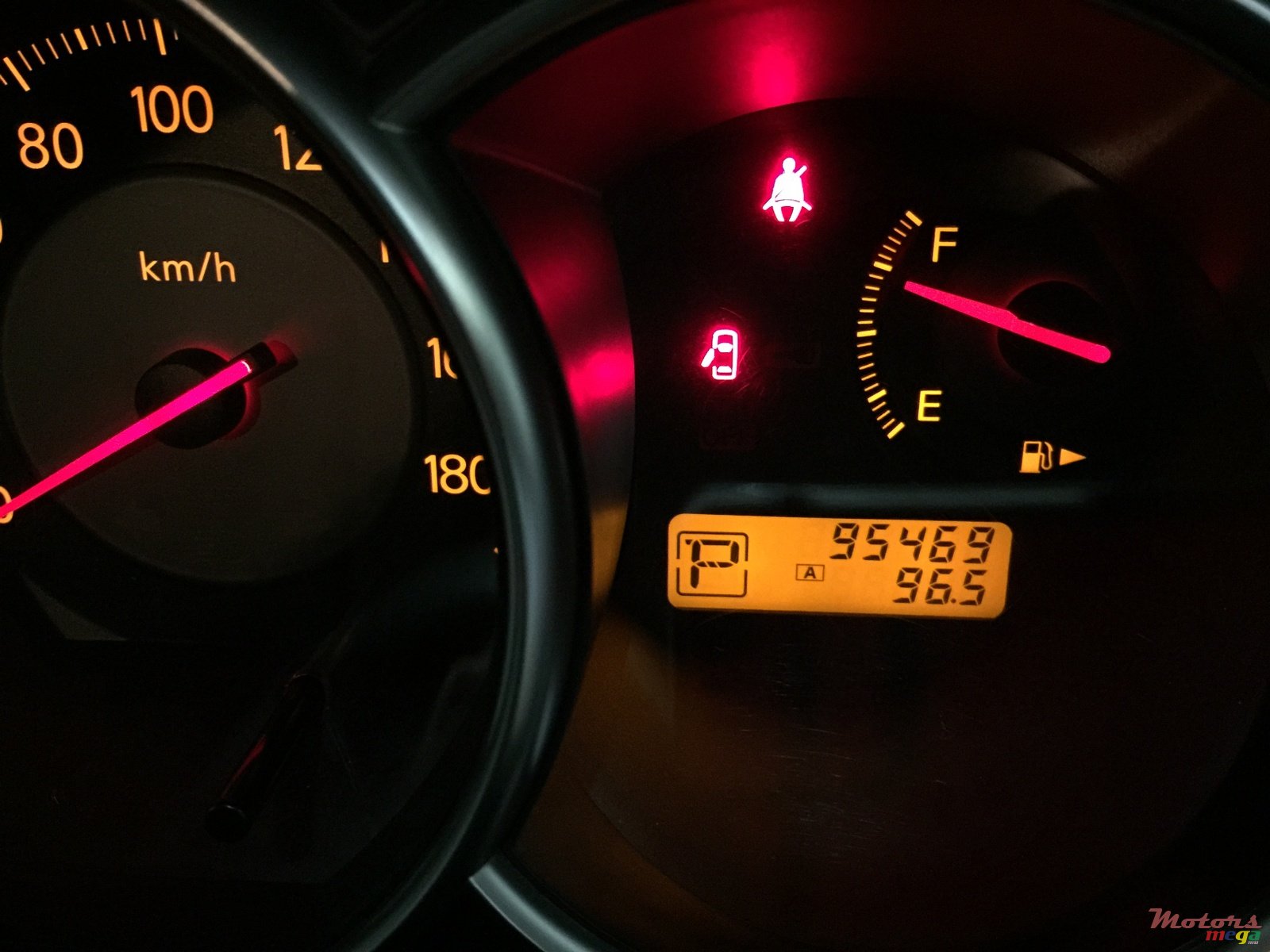 2005' Nissan Tiida photo #2