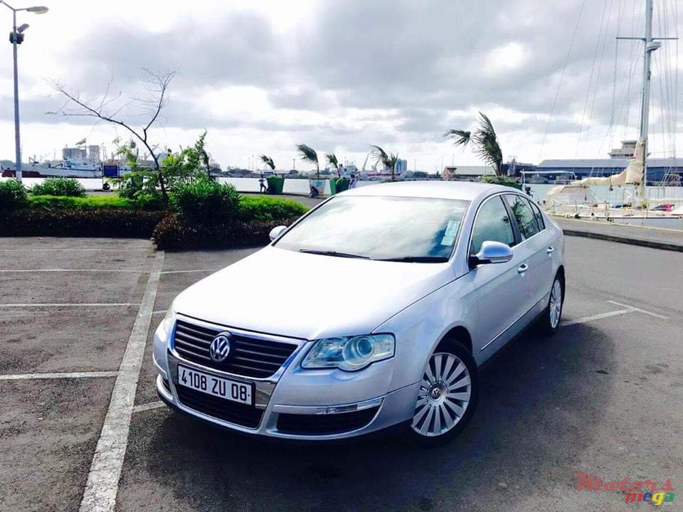 2008' Volkswagen Passat 2.0 TDi photo #1