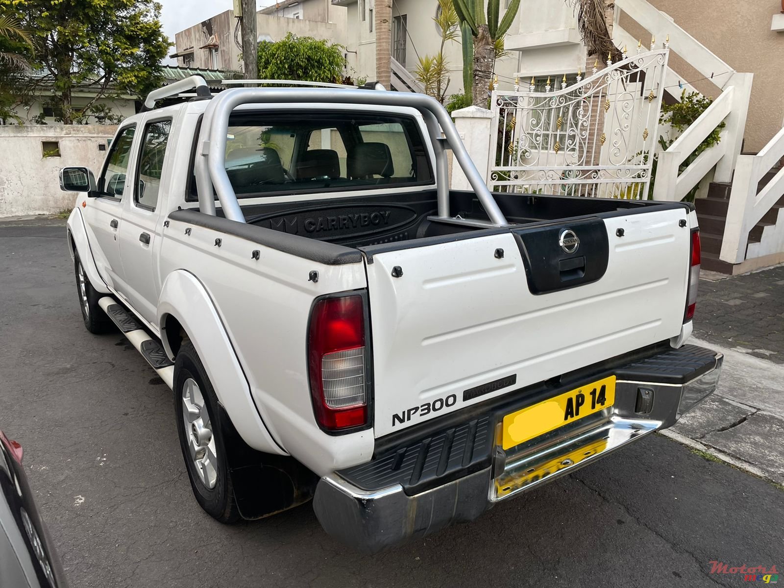 2014' Nissan NP300 4x2 photo #2