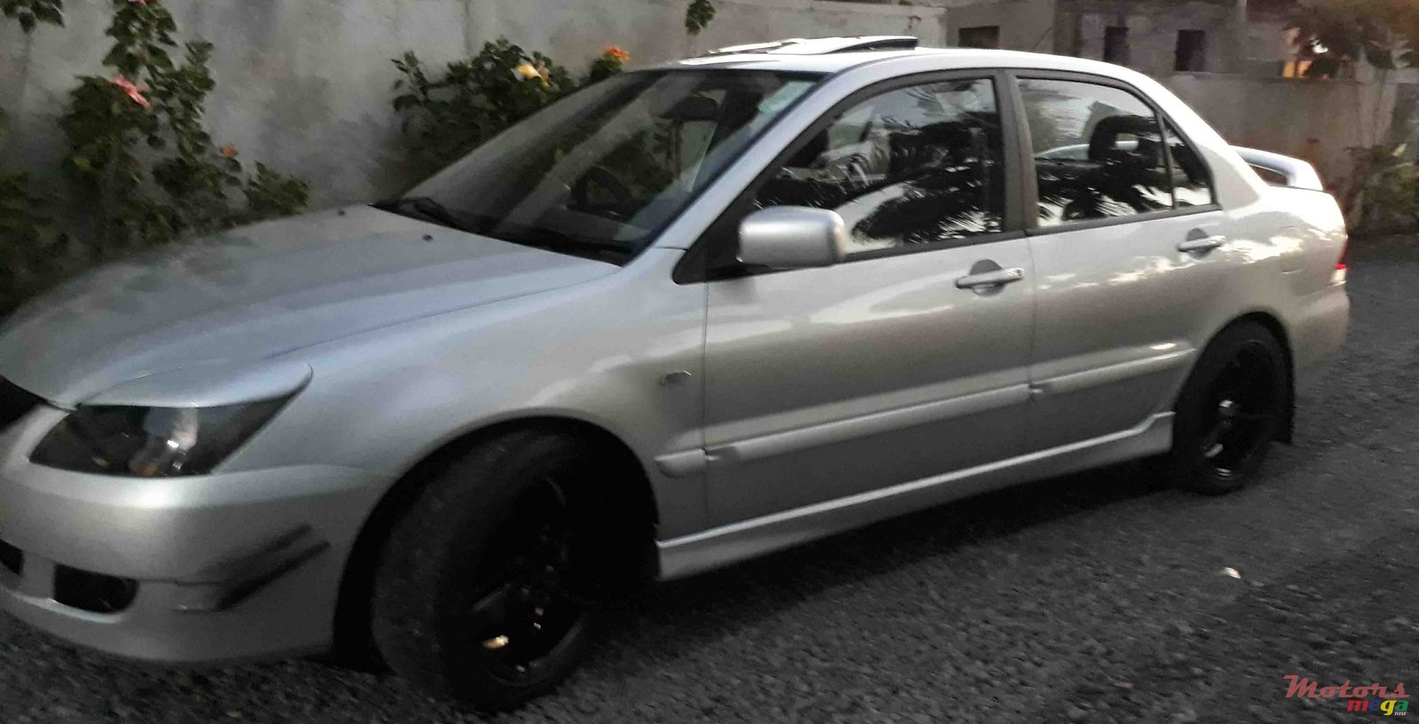 2005' Mitsubishi photo #1