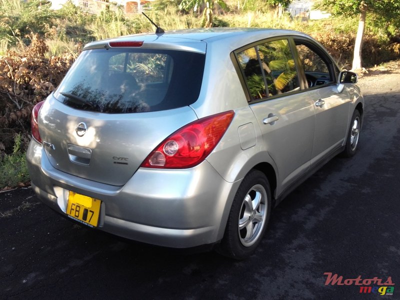 2007' Nissan Tiida Hatchback photo #3