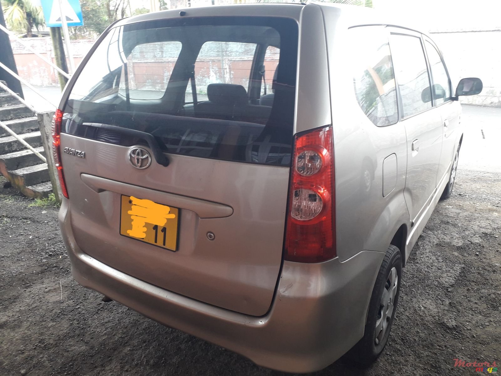 2011' Toyota Avanza 7 seater 1.3 manual photo #1