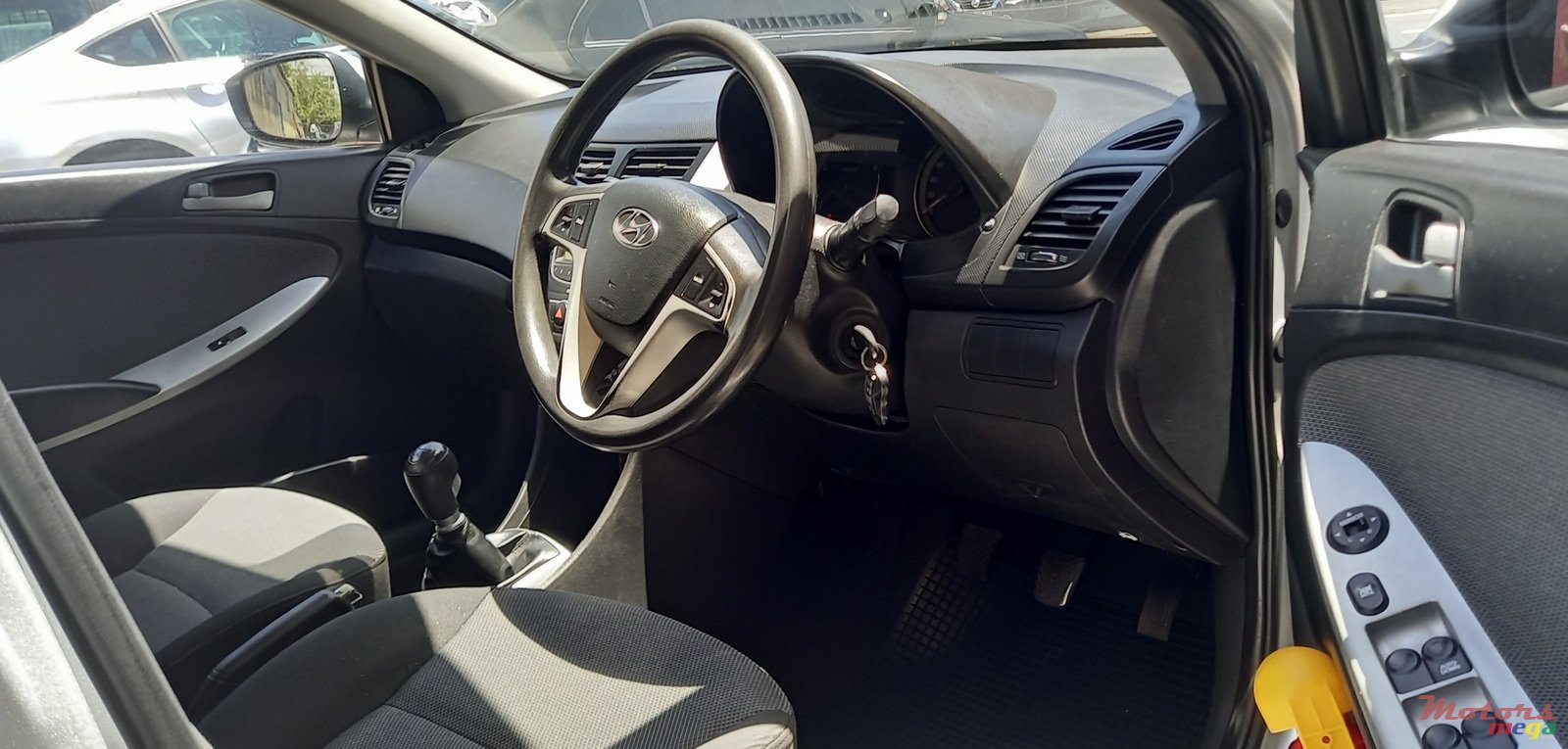 2012' Hyundai Accent photo #4