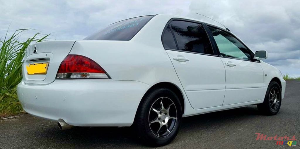 2006' Mitsubishi Lancer photo #2