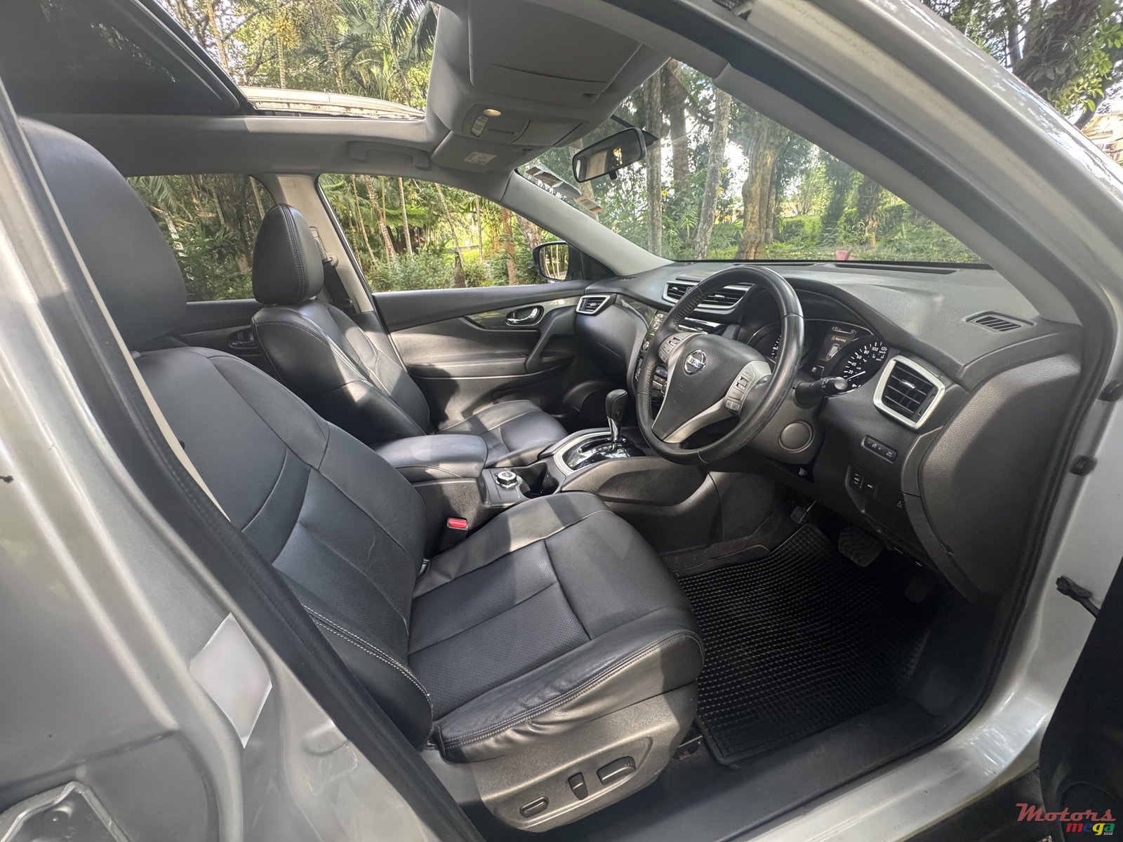 2015' Nissan X-trail 7 seater photo #6