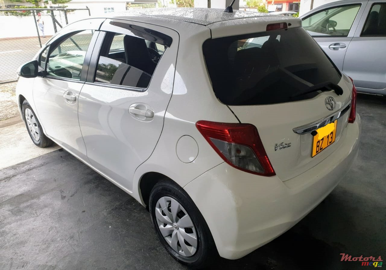 2013' Toyota Vitz photo #4