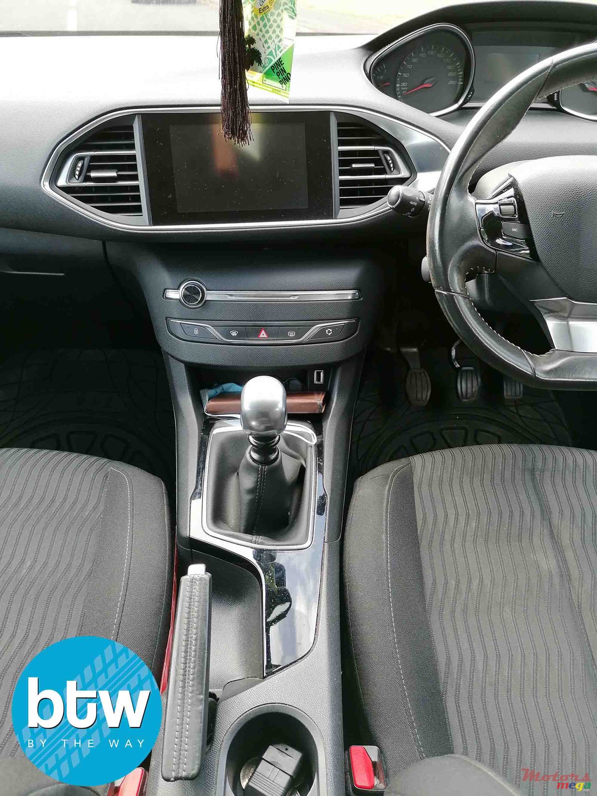 2016' Peugeot 308 photo #5