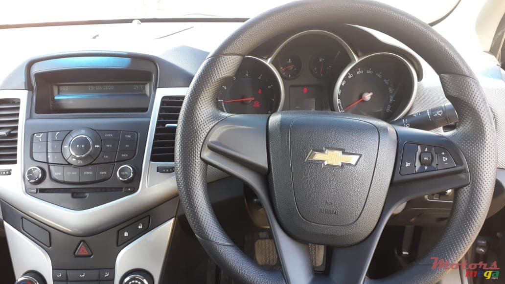 2013' Chevrolet Cruze photo #2