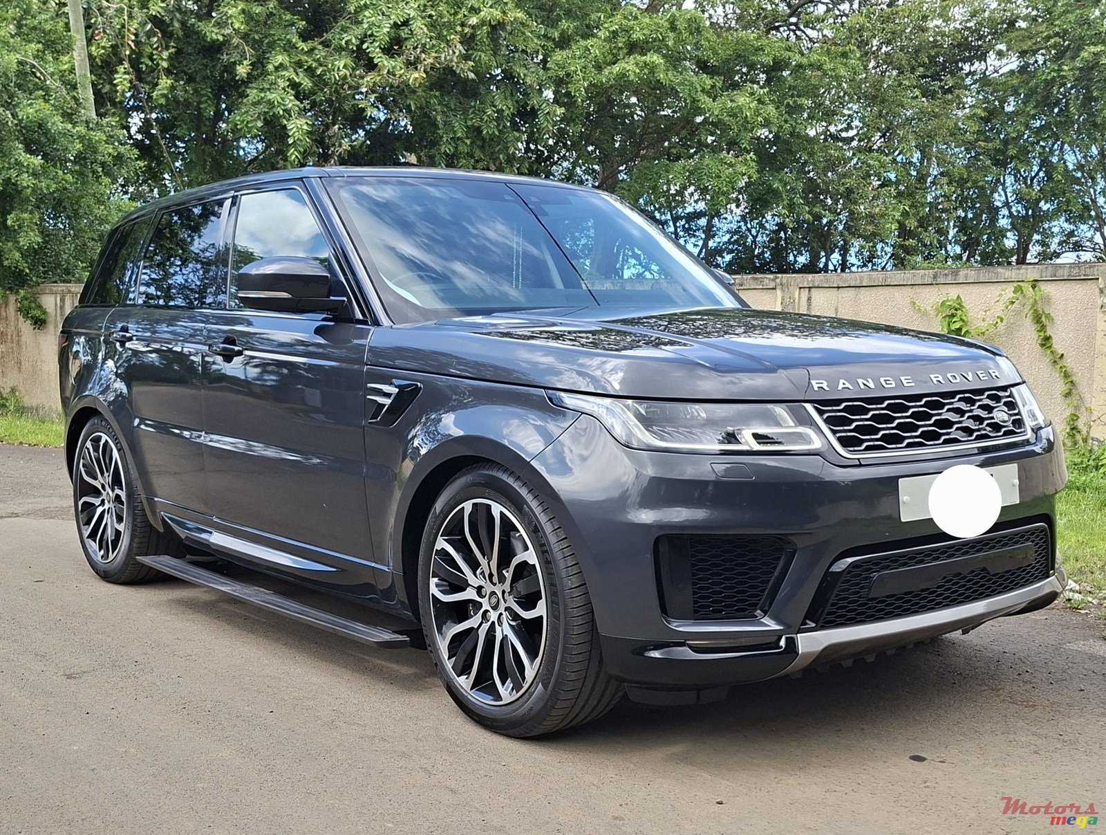 2019' Land Rover Range Rover Sport P400e photo #2
