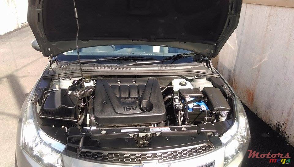 2010' Chevrolet Cruze LS photo #4