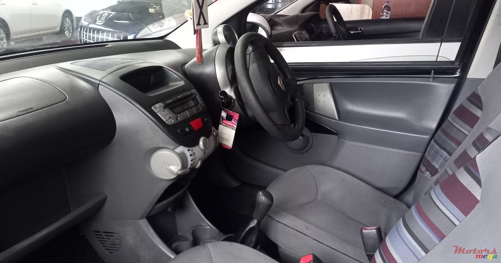 2012' Citroen C1 photo #4