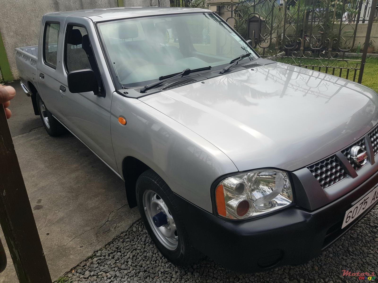 2012' Nissan Navara photo #1