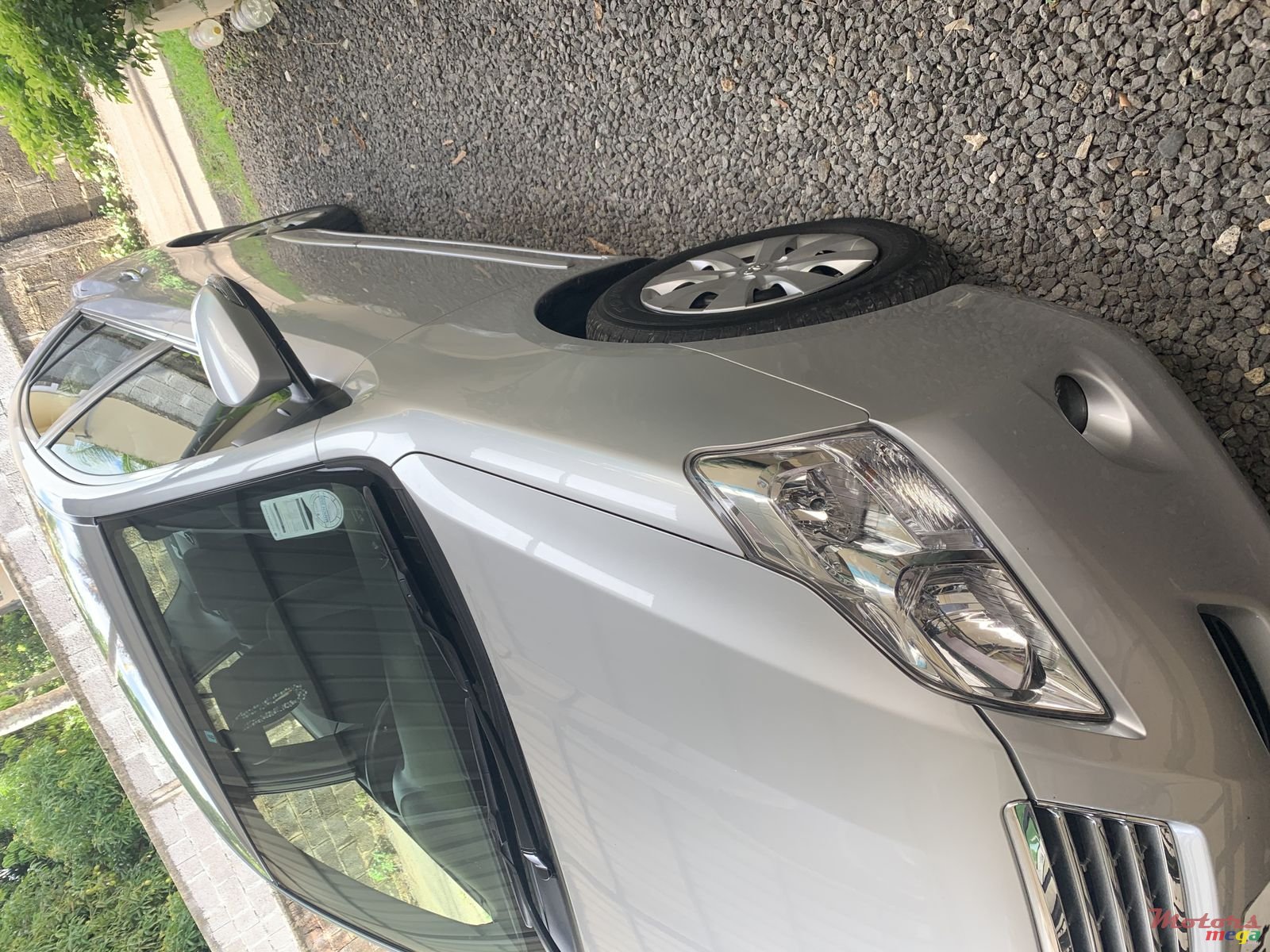 2013' Toyota Corolla premio photo #2